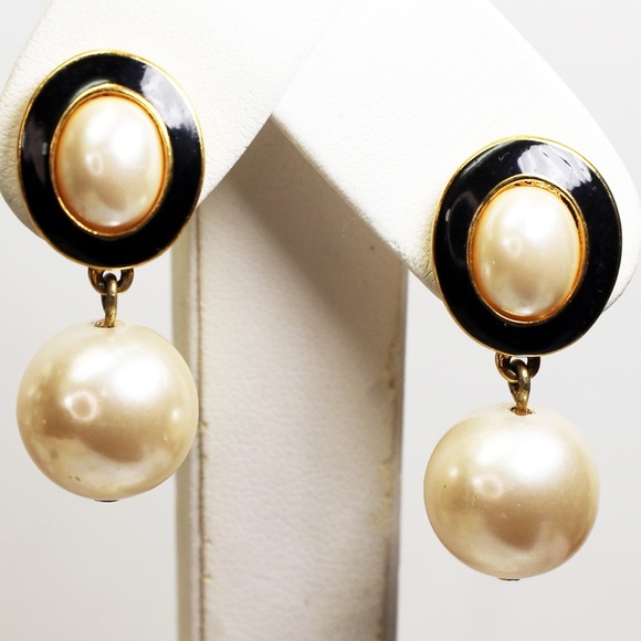 Earrings Pearl Drops and Oval Cabochon with Black Enamel Pierced Setting - Picture 14 of 14